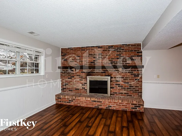 111 Timberlake Ct — Photo 7