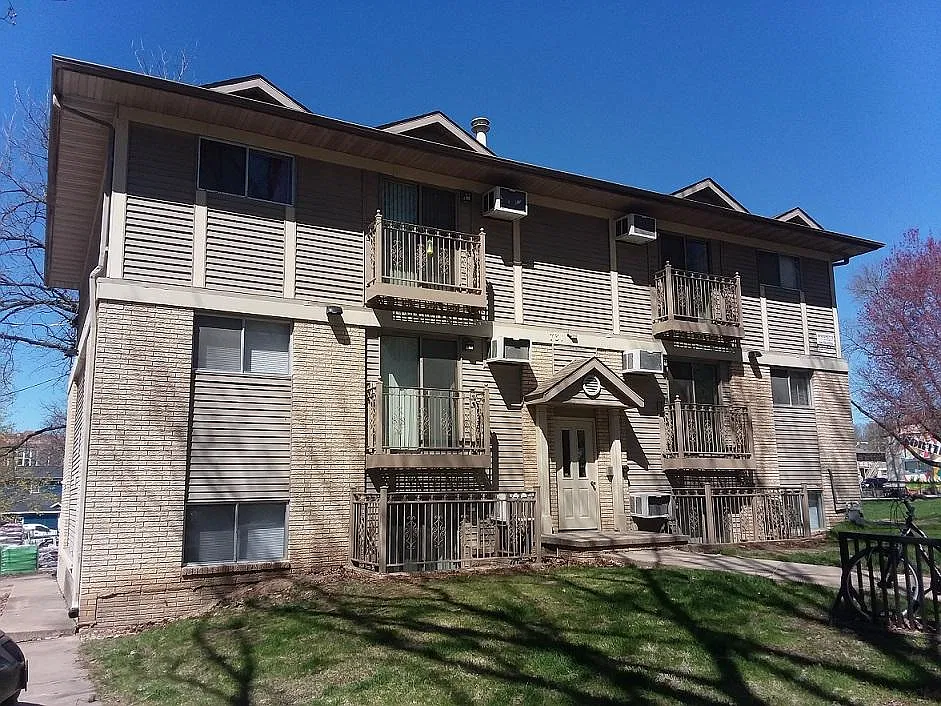 2 bed, $1,364 — Photo 1