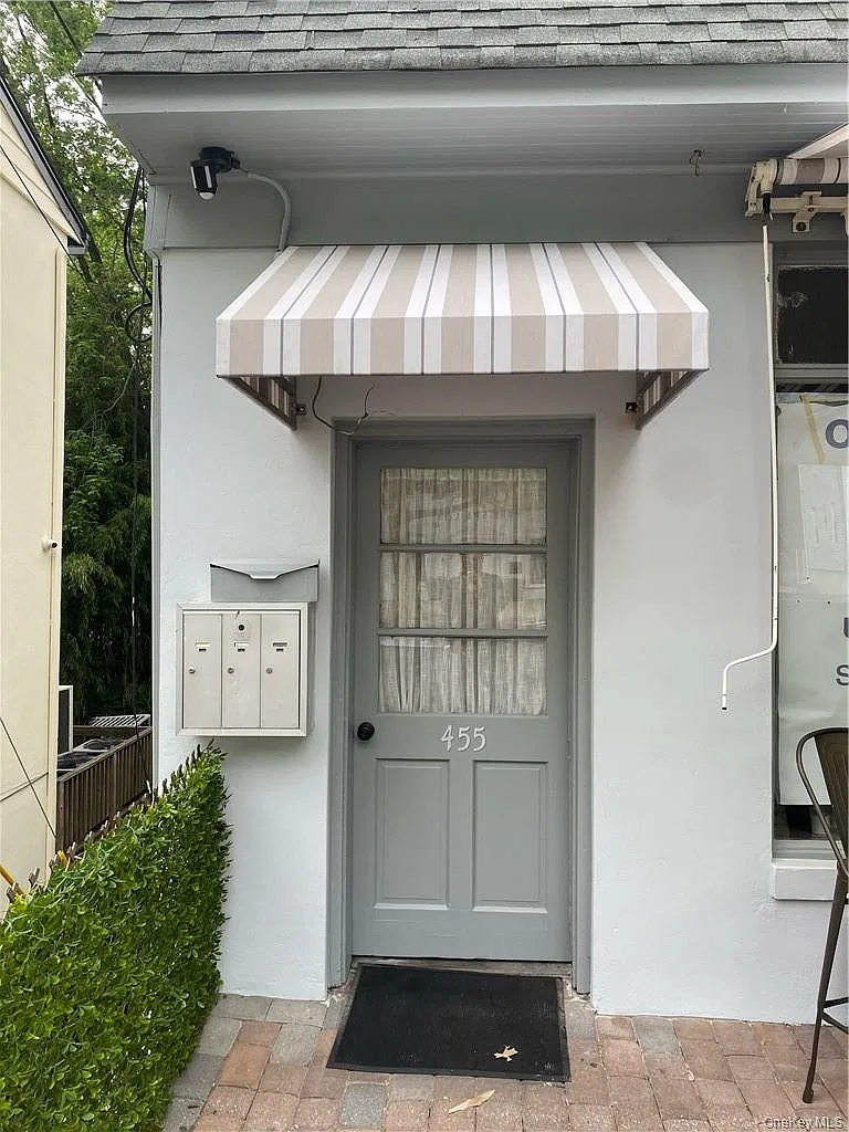1 bed, 1.0 bath, 800 sqft, $2,100 — Photo 1