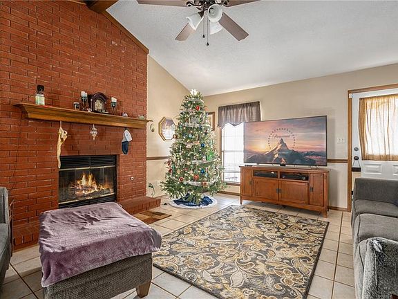 3rd image of 2108 Broken Hill Dr