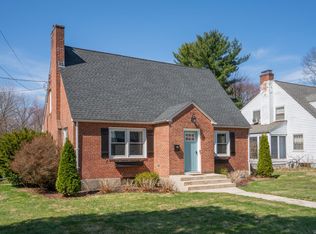 17 Tecumseh Rd, West Hartford, CT 06117