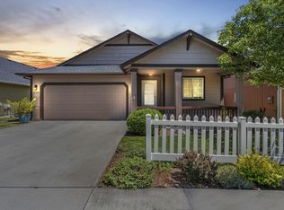 3702 SW 30th St, Redmond, OR 97756