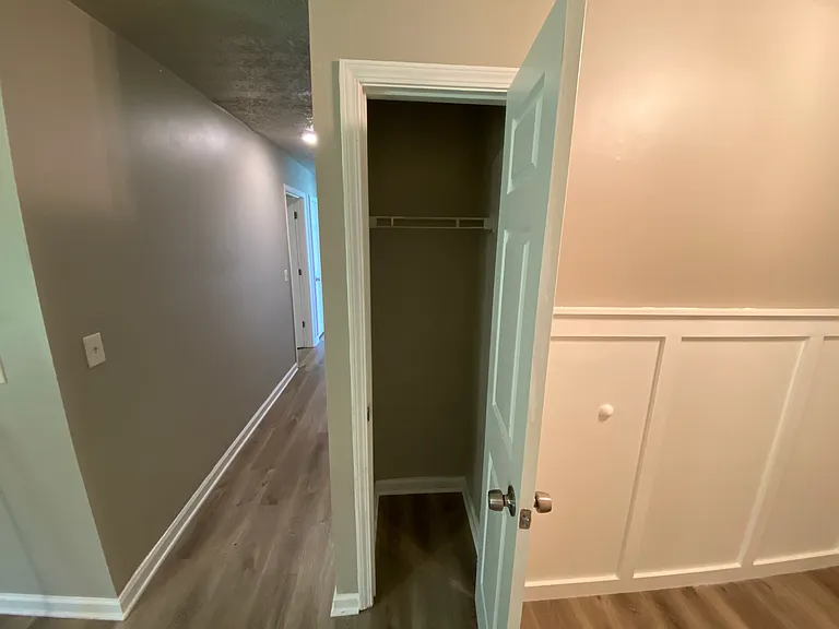 1810 Killarney Dr SW — Photo 11