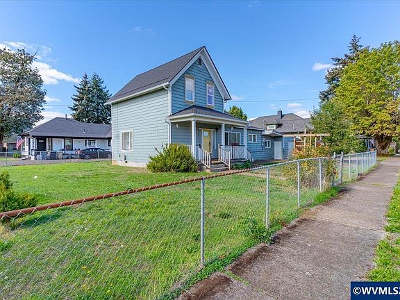 2nd image of 991 SE Lyle St
