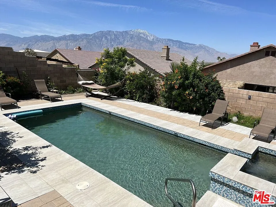 4 bed, 3.0 bath, 2400 sqft, $5,500 — Photo 2