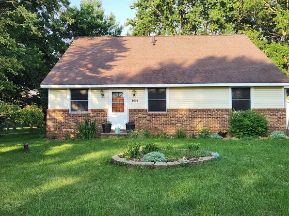 8605 Edison St NE, Blaine, MN 55449