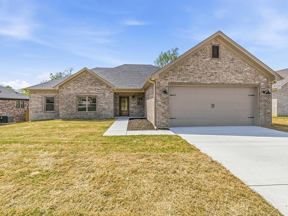 1st image of 400 Forest Glen Cv
