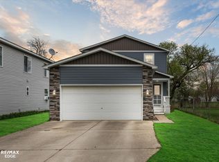 2061 Roslyn Ave, Flint, MI 48532