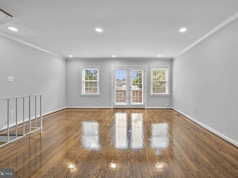 2035 S Glebe Rd — Photo 14