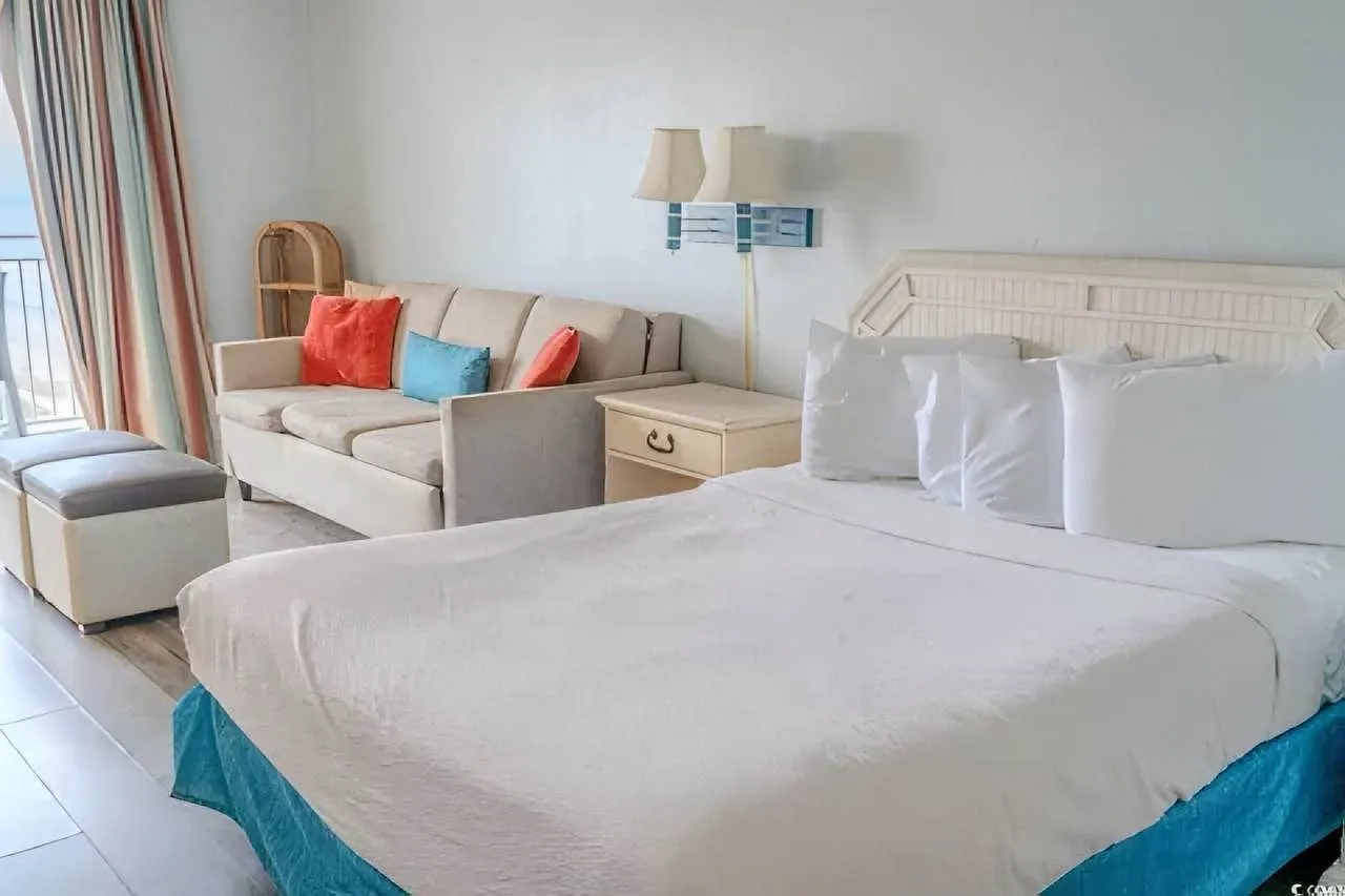 1207 S Ocean Blvd — Photo 4