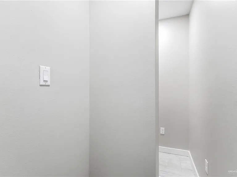 2206 Corales St — Photo 12