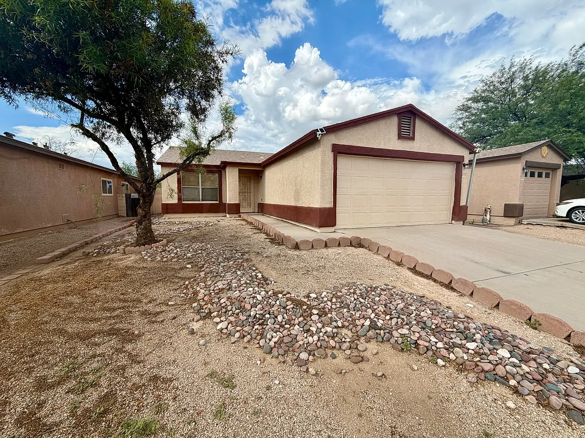 3 bed, 2.0 bath, 1300 sqft, $1,679 — Photo 3