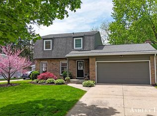 1045 N Hampton Dr NE, Grand Rapids, MI 49505