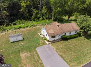 647 Henshaw Rd, Bunker Hill, WV 25413