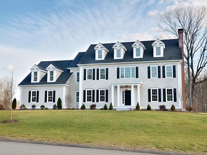 Ideal Lantern Hill location near village, beach,
        &amp;amp;