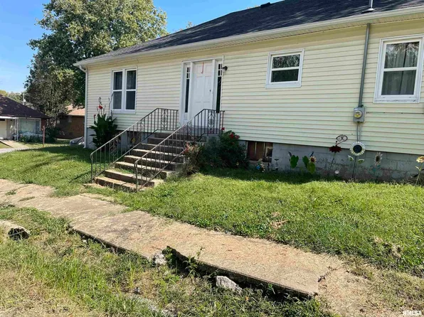 1702 E Poplar St, West Frankfort, IL 62896