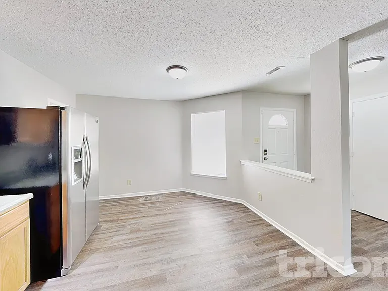 746 Streamside Dr — Photo 5