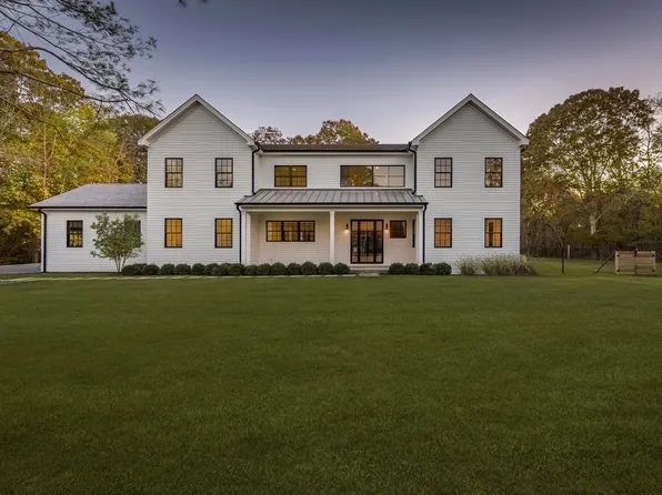 318 Meadows W, Bridgehampton, NY 11932