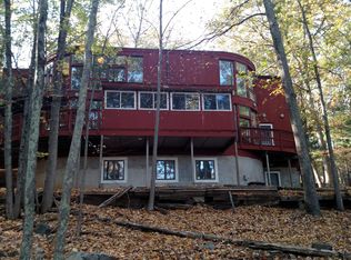 2453 Shannon Ct, Bushkill, PA 18324