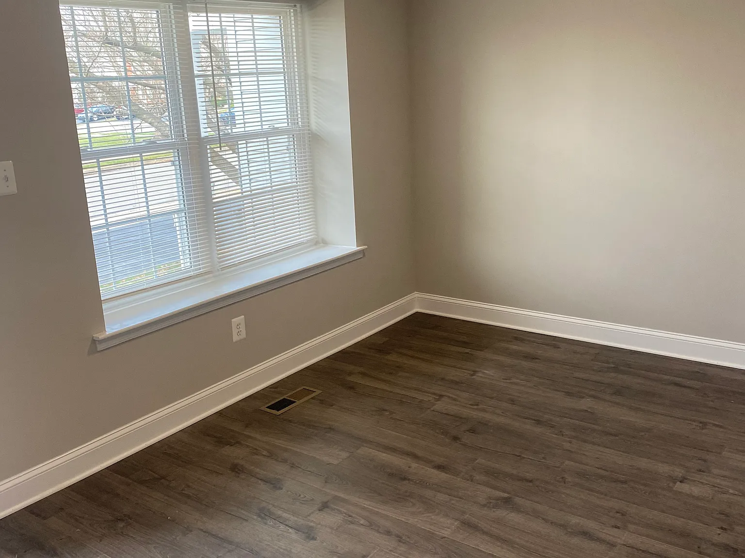 2 bed, 1.5 bath, 1080 sqft, $2,400 — Photo 4