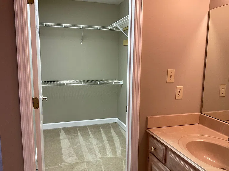 100-105 Regency Park Dr — Photo 5