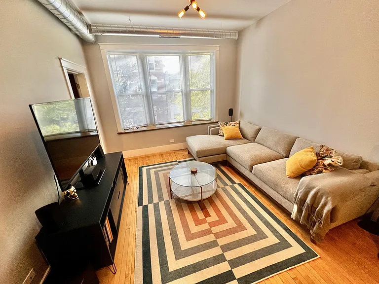 1328 W 18th St #2F — Photo 1