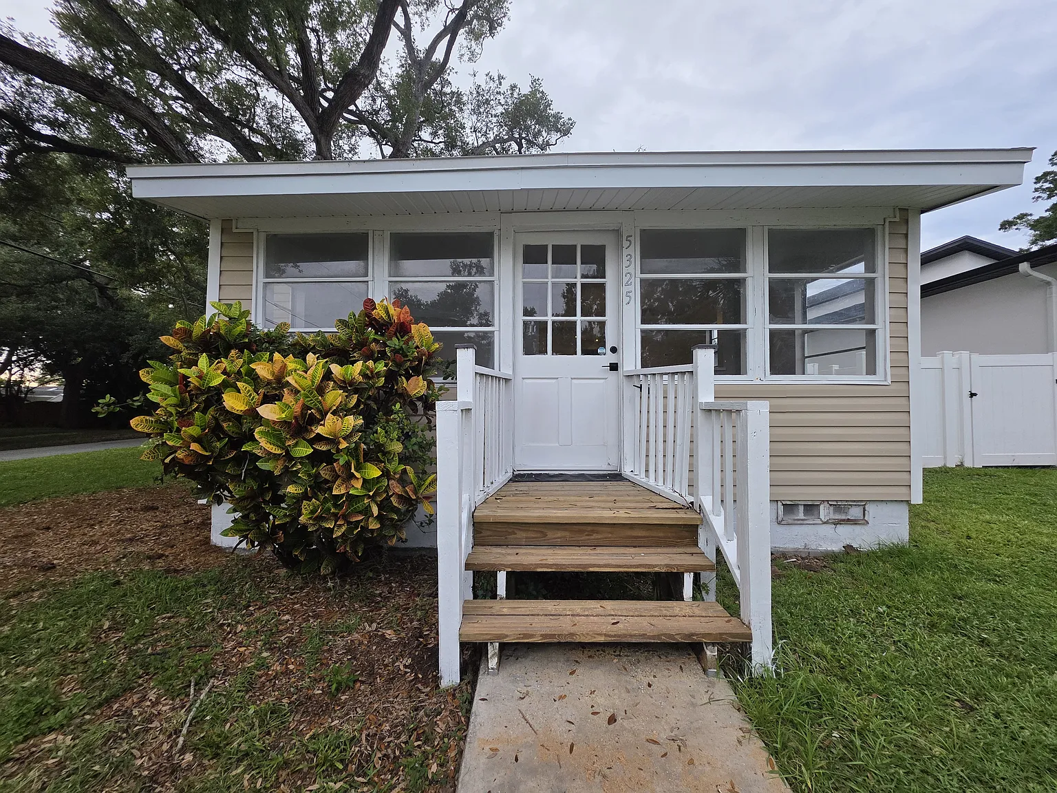 2 bed, 969 sqft, $2,050 — Photo 1