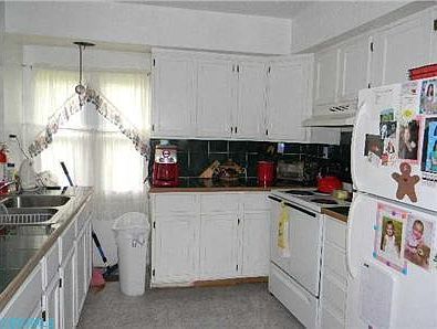 4th image of 386 Myers Ave