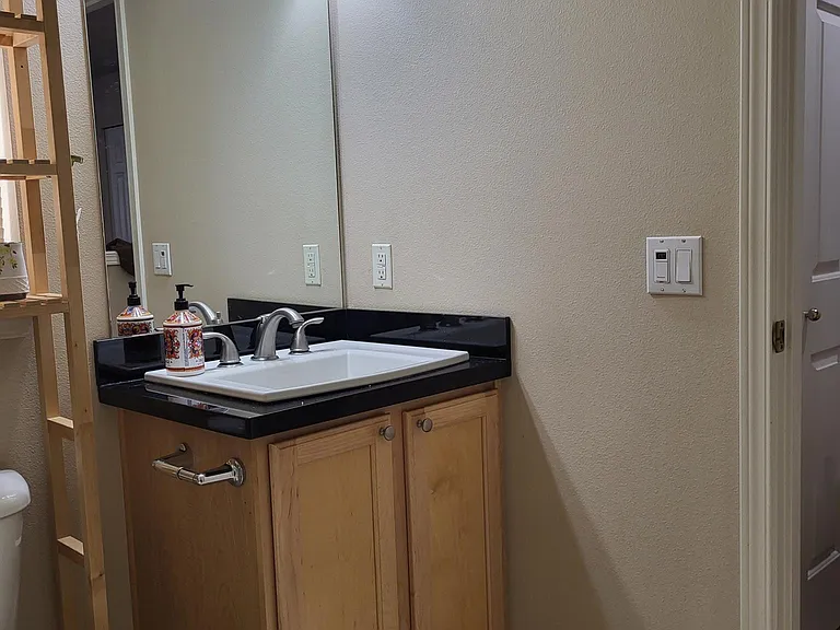 Upper level - Common/Guest Bathroom(View 2)