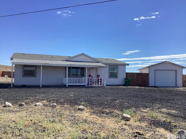 1055 Rhyolite Dr, Silver Springs, NV 89429