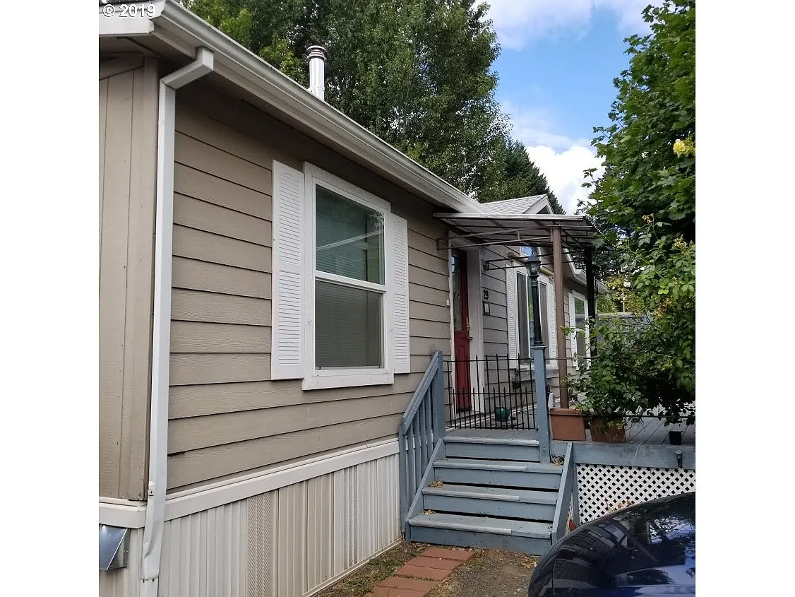 23 SW Ruckel St photo 1