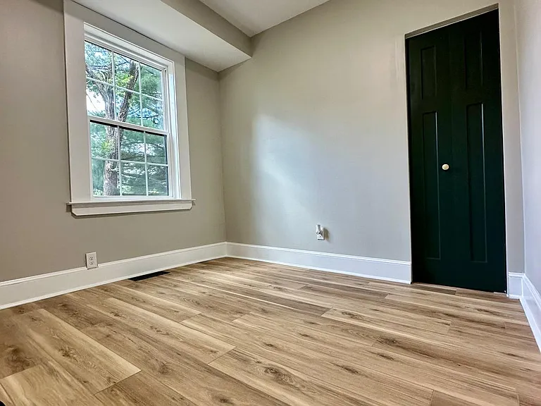 1368 Buena Vista Blvd SE #B — Photo 10
