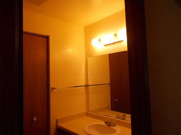 1329 Dousman St — Photo 10