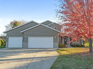 1707 Vale Ct, Faribault, MN 55021