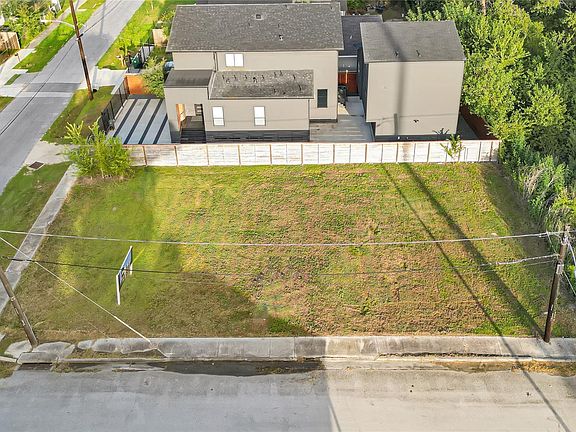 2nd image of 2118 Sampson St