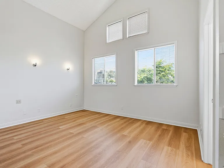 13901 Olive View Ln — Photo 25