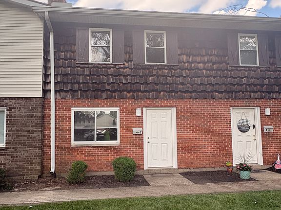 2nd image of 2200 Lake Glen Ct