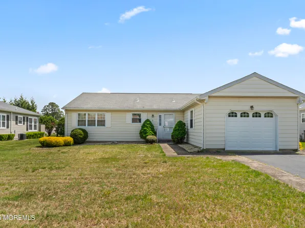 8 Mayaquez Lane, Toms River, NJ 08757