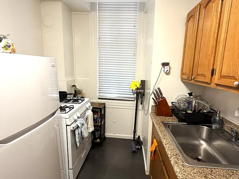 138 Hermann St #7 — Photo 7