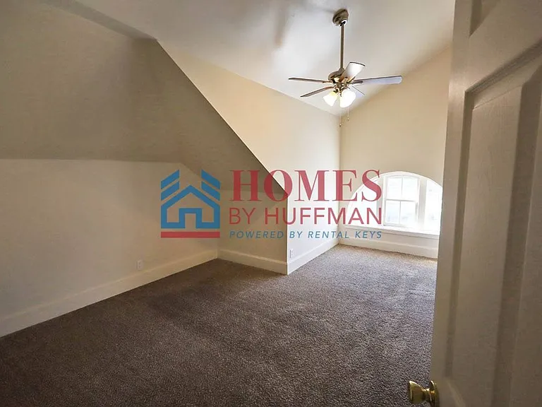 110 East Powell Avenue — Photo 10