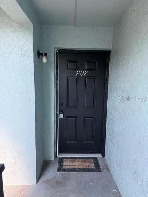2 bed, 1.0 bath, 902 sqft, $1,439 — Photo 2