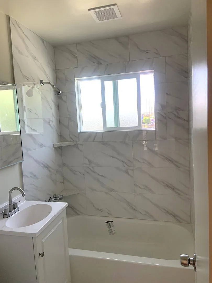 11418 S Main St-Unitan — Photo 4