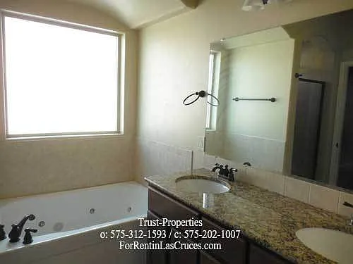 Great 3/2 off Sonoma Ranch / Los Colinas Area — Photo 4