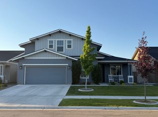 5916 W Daphne Dr, Meridian, ID 83646