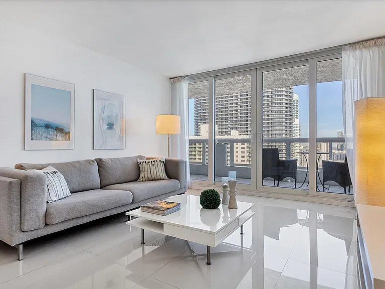 1717 N Bayshore Dr #Penthouse D39 — Photo 2