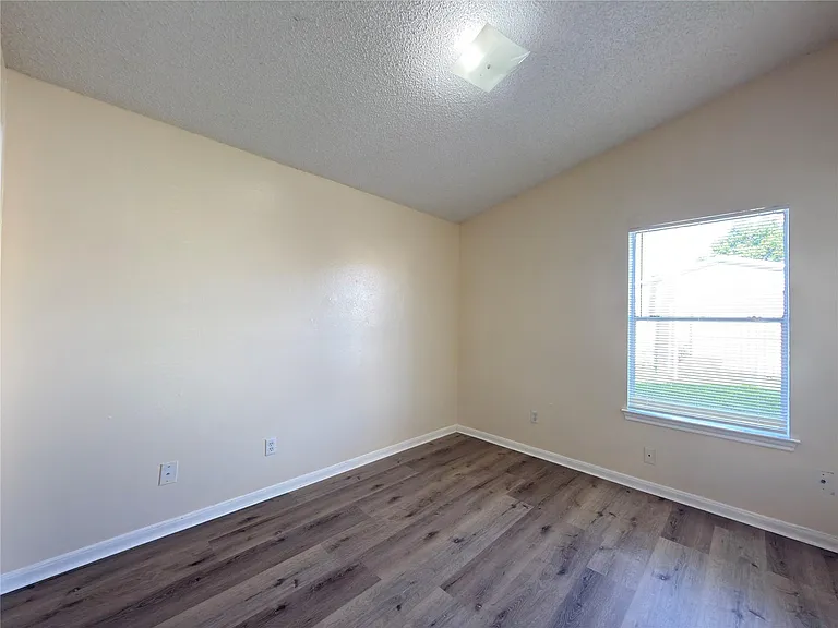 15743 Ridgegate Rd — Photo 9