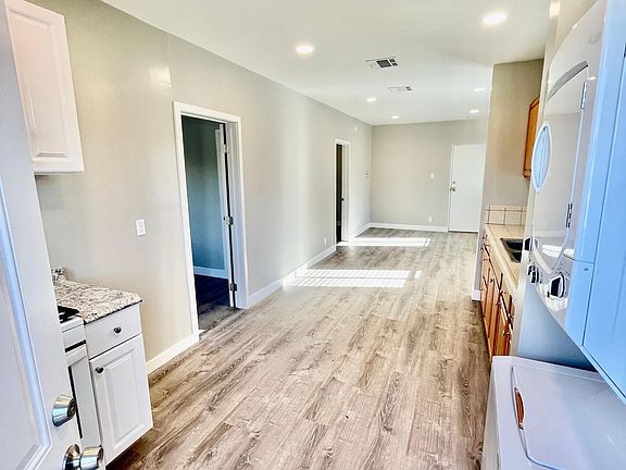 3rd image of 223 W Dryden St APT E