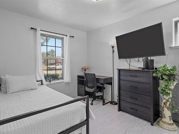 5th image of 1516 Hawthorne Ln
