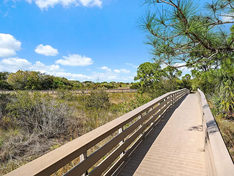 146 W Thatch Palm Cir — Photo 4
