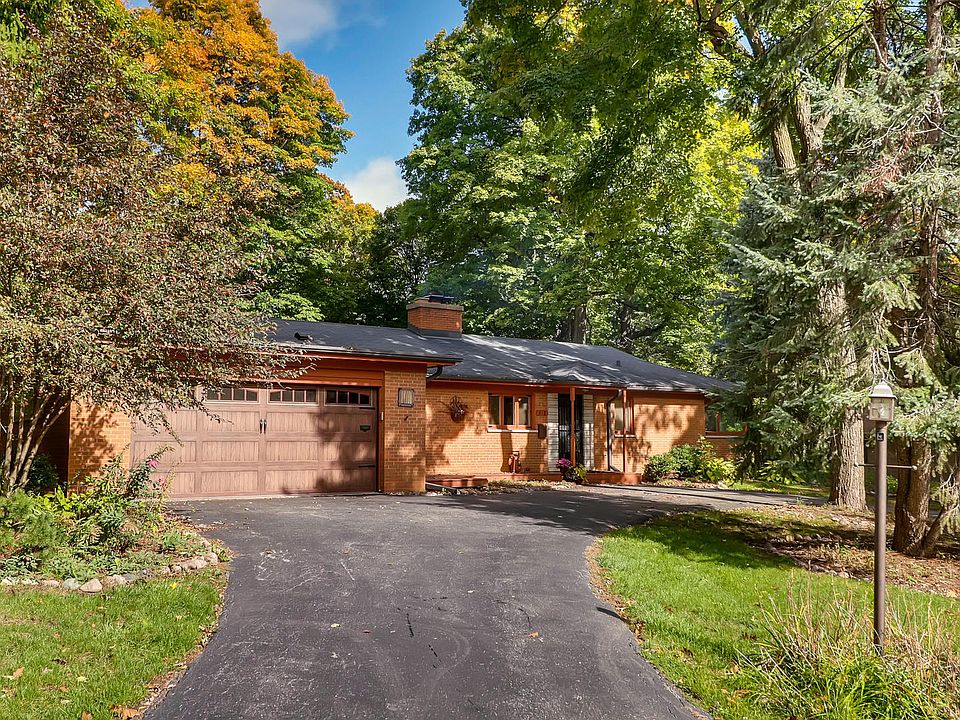 1st image of 216 Park Ln